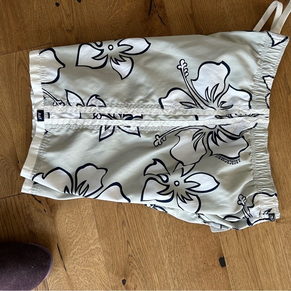 Abercrombie and Fitch Men's Floral Swim Shorts - gray and White - Picture 8 of 9